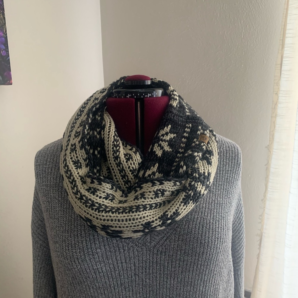 Reversible scarf - Picture 5 of 5